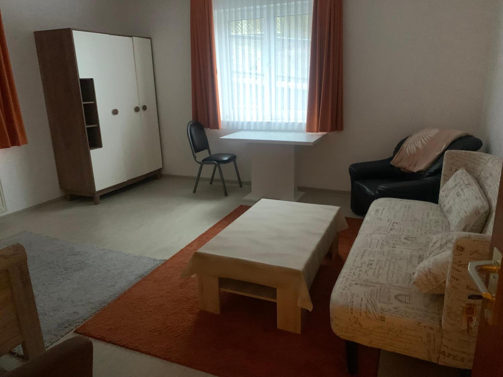 Monteure & Handwerker Einfach, Unkompliziert Und Preiswert In アルスフェルト エクステリア 写真